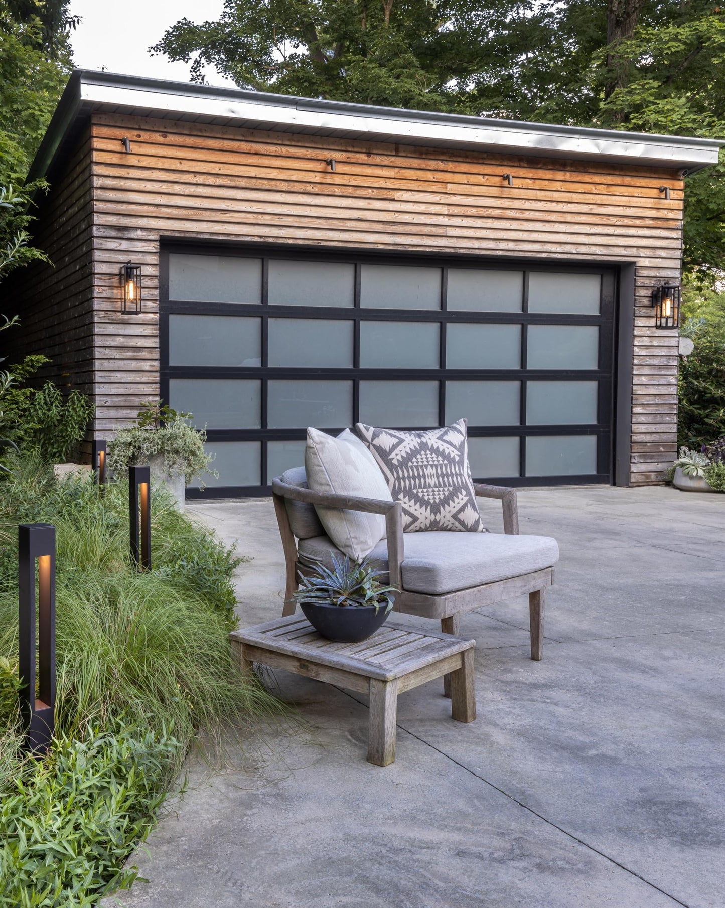 Max Medium Exterior Lantern by Hinkley Lighting