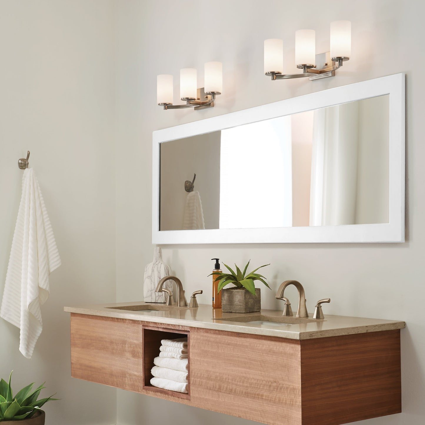Hettinger 3 Light Wall Bracket by Visual Comfort Generation